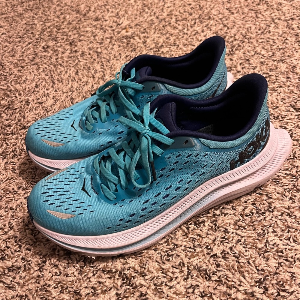 Hoka Kawana men’s size 7, women’s 8.5